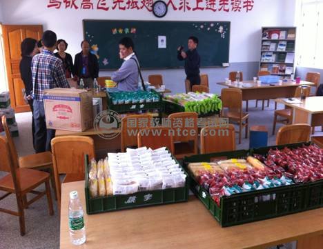 成都郫县220余人参加2013年教师资格认定测试