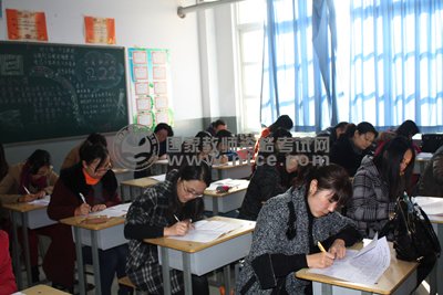 邯郸十万名老师参加中小学教师法律知识考试